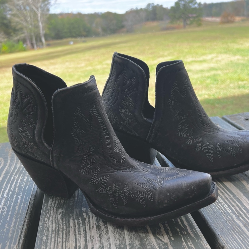 ARIAT Ankle Boots size 9.5